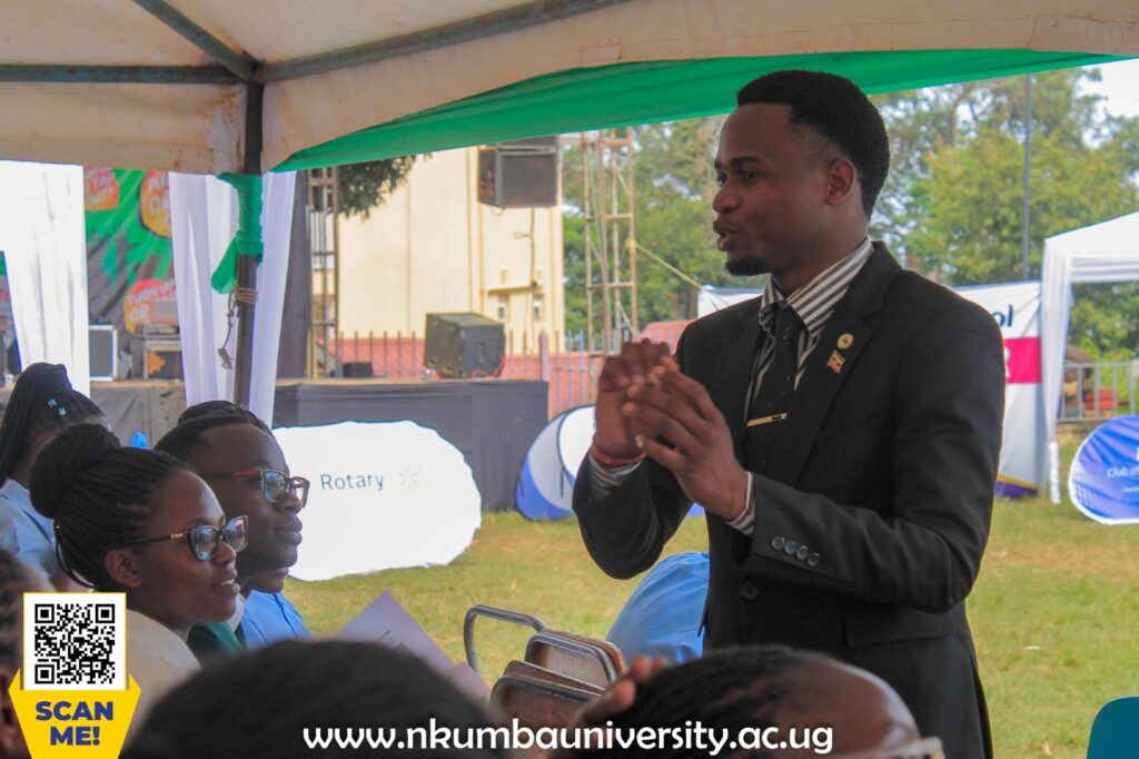 Gideon Mwanje (In suit) while engaging students // Martha Nakyiza
